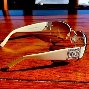 CHANEL SUNGLASSES 🕶 Gorgeous Excellent condition ✨